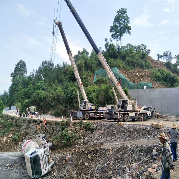 北大镇汽车掉沟里叫吊车救援要多少钱